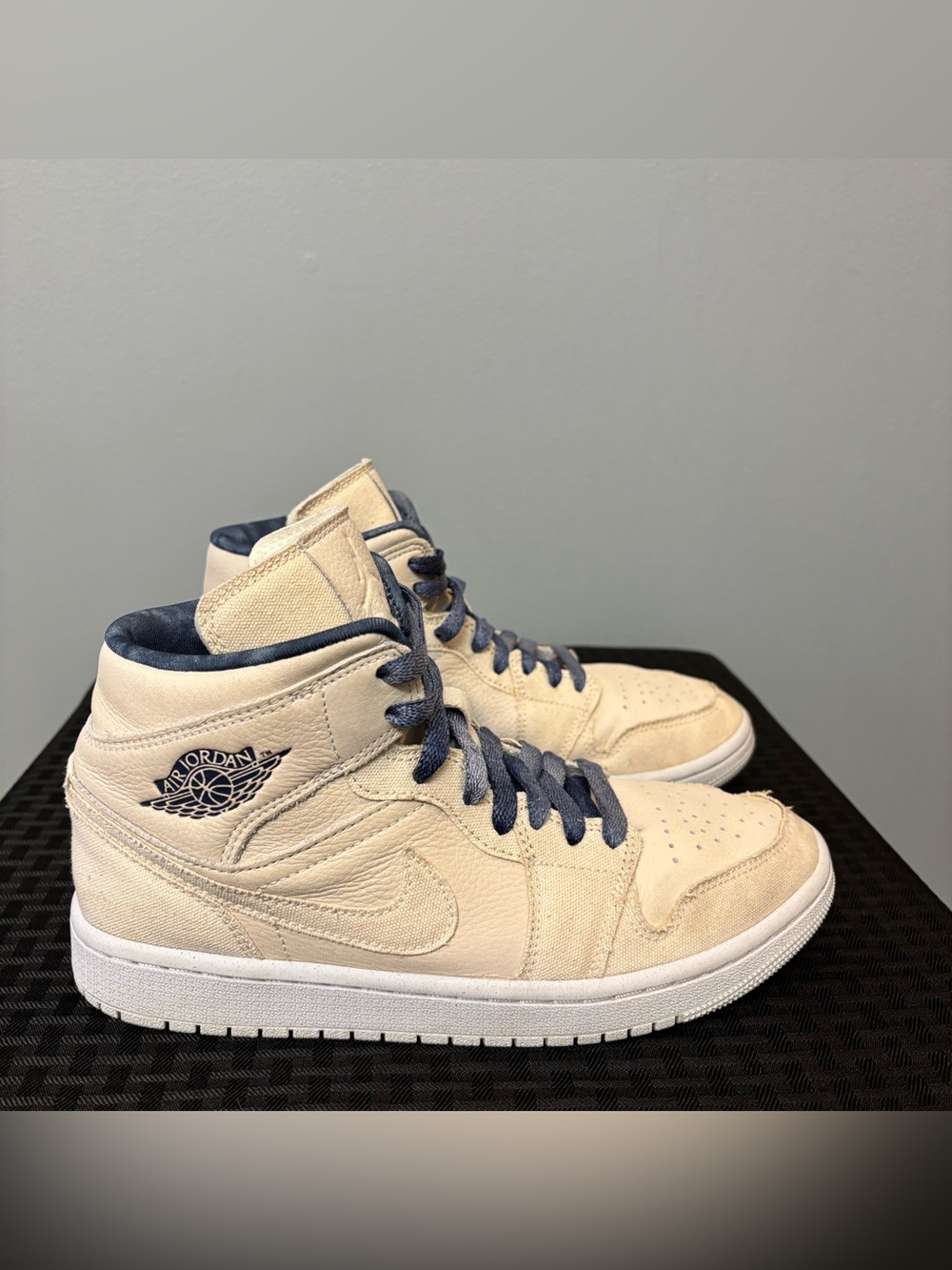 Womens Air Jordan 1 Mid SE Sandrift Size 8 DM9126-104 Summit White/Midnight Navy